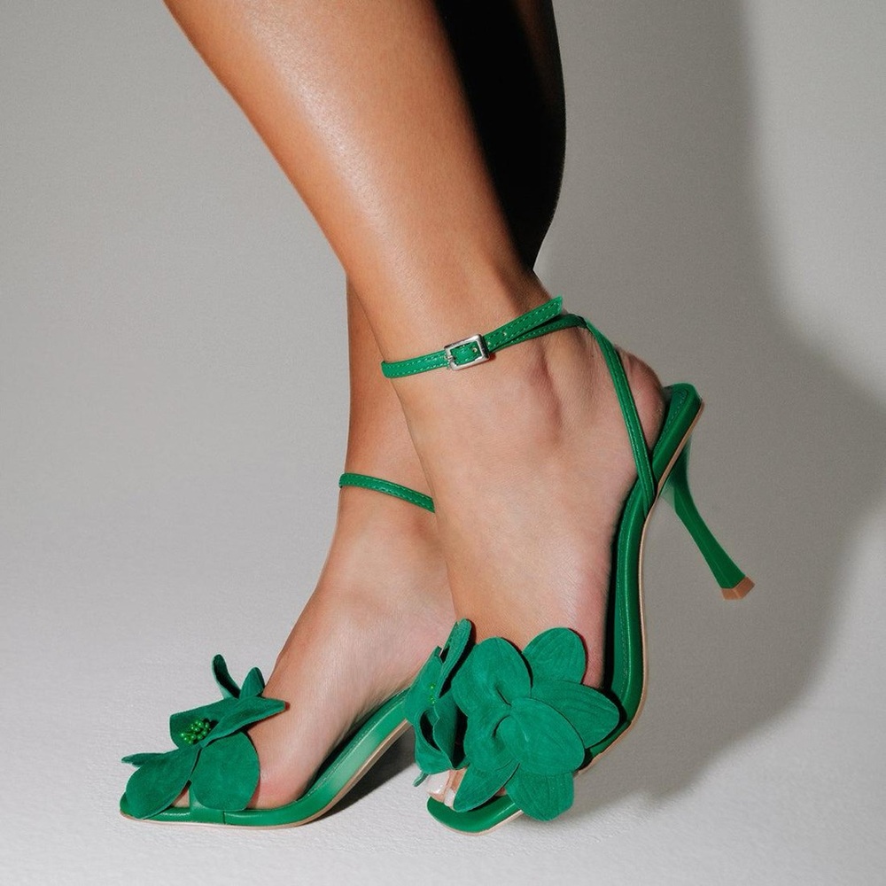 NIB, size 8 Steve Madden Green Women's Sandal/Heel